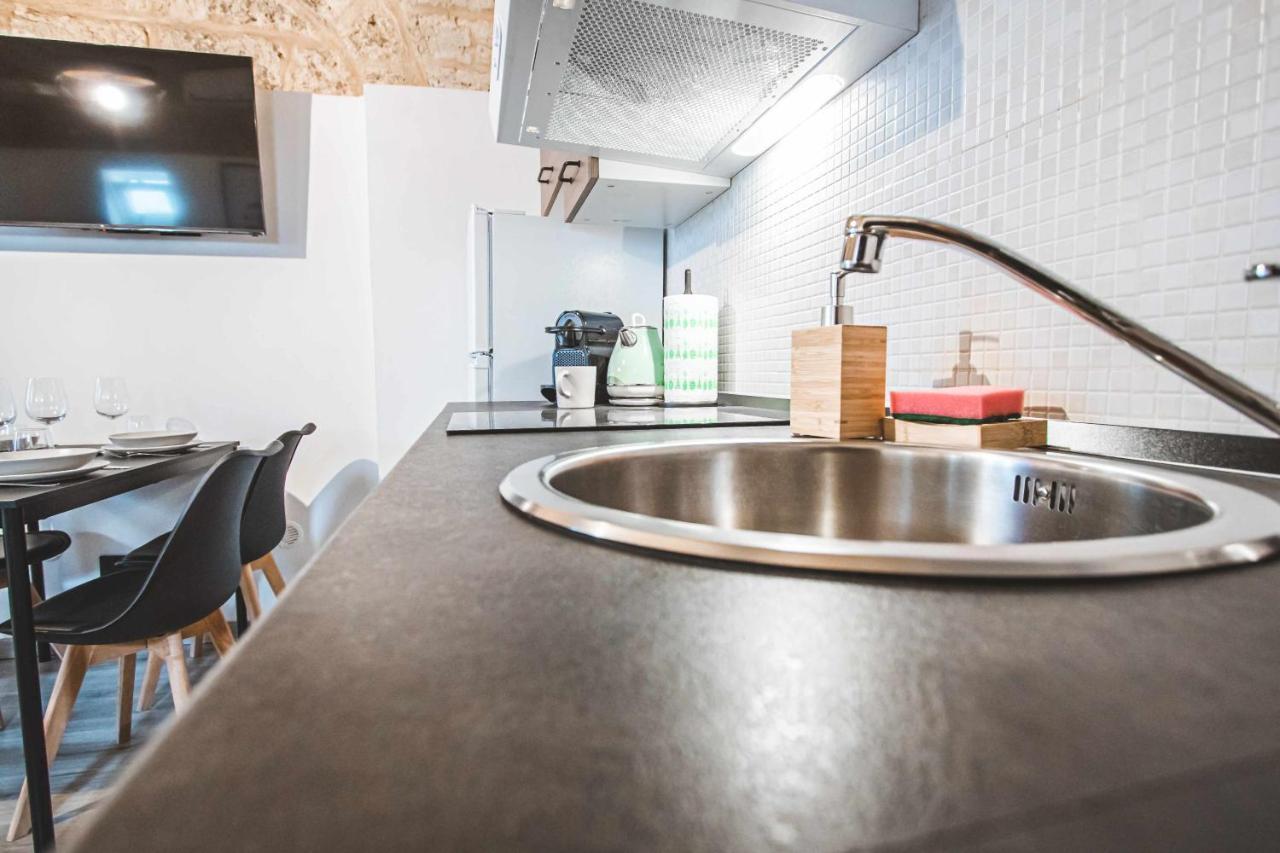 Sanavar Apartment Бари Екстериор снимка