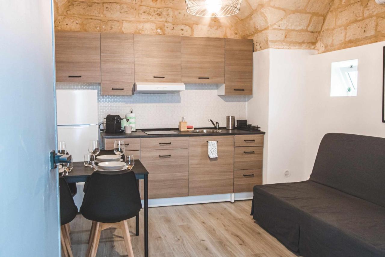 Sanavar Apartment Бари Екстериор снимка